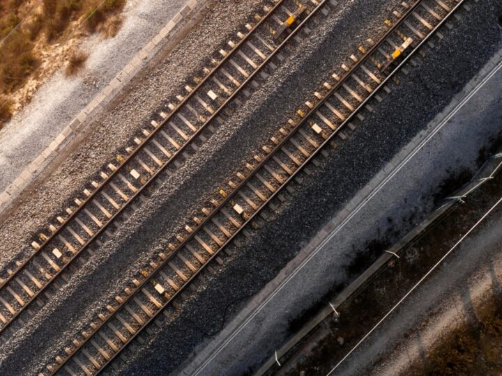 Zgubna noc w Swarzędzu: Nocna tragedia na torach kolejowych