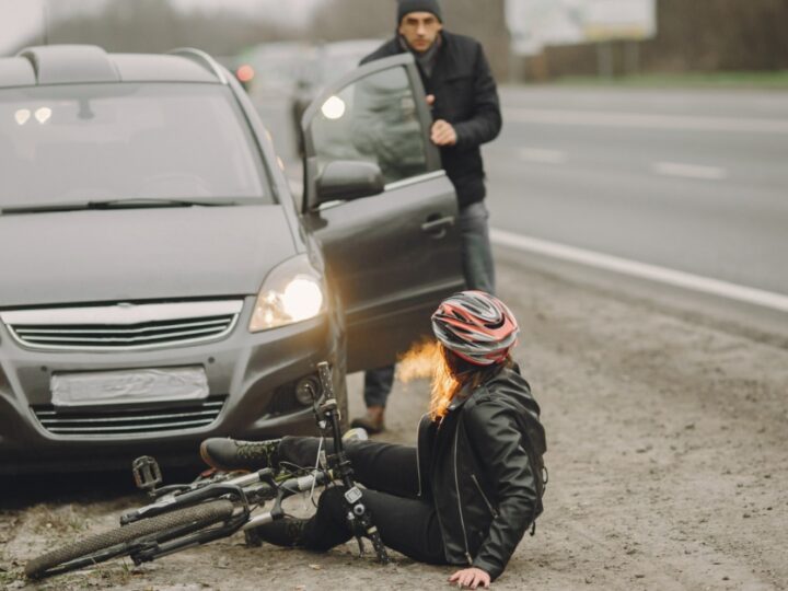 Tragiczne zdarzenie drogowe na ul. Poznańskiej z udziałem trzech pojazdów