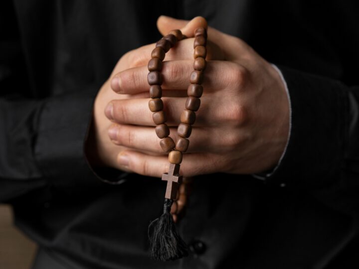 Ksiądz Mateusz N. podejrzany o wielokrotne nadużycia seksualne, grozi mu 12 lat więzienia