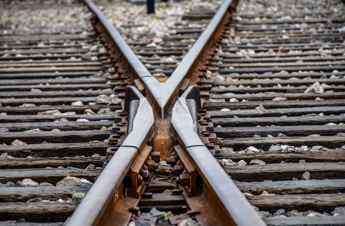Remonty na liniach kolejowych: kierowcy muszą przygotować się na utrudnienia ruchu drogowego