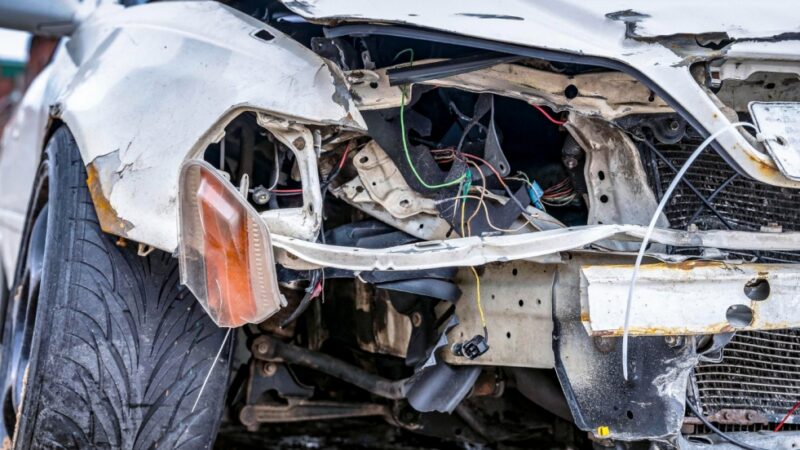 Wypadki drogowe pod Poznaniem: jedna osoba hospitalizowana po kolizji dwóch pojazdów