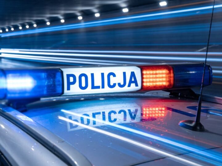 Kierująca Audi rozbiła przystanek tramwajowy i uciekła, zatrzymana po kilkunastu godzinach